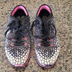 Nike women's tennis shoes